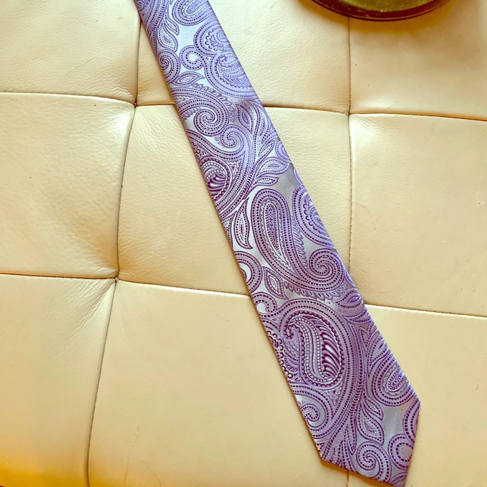 Geoffrey Beene Paisley Tie-BUNDLE ANY 4 FOR $25!!!